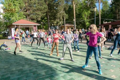 На курорте Усть - Качка ежедневно в 12. 01