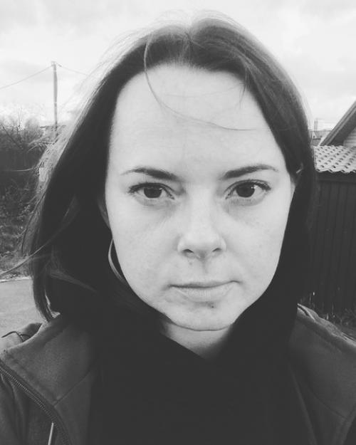 Думала, как продолжить рассказывать. 03