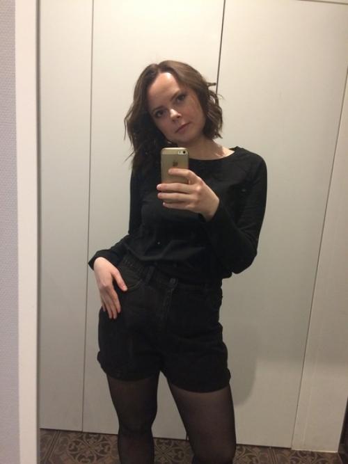 Думала, как продолжить рассказывать. 01