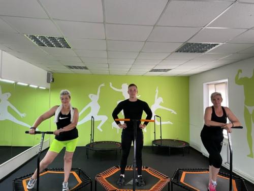 Этот вид фитнеса популярен благодаря своим преимуществам, среди которых: 01 Этот вид фитнеса популярен благодаря своим преимуществам, среди которых: 01