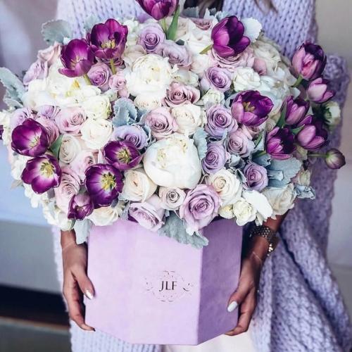 В Италии запрещено дарить девушке букет, который весит меньше 5 кг. 01