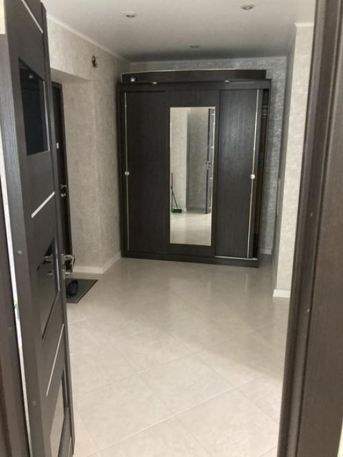 Огромная однушка с евроремонтом по улице Турова - 20, на 2-ом этаже 10- ти этажного кирпичного дома 2017 года постройки. 08