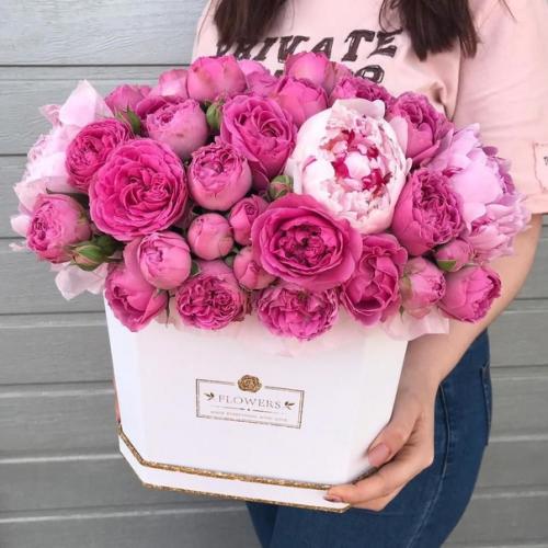 В Италии запрещено дарить девушке букет, который весит меньше 5 кг. 02