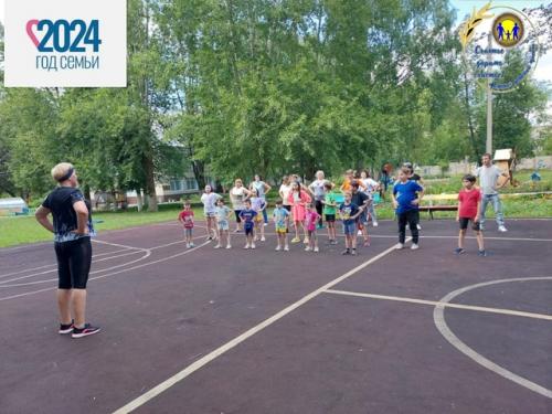 В приюте Ялкын организована спортивная гимнастика зеленый фитнес для детей, родителей и сотрудников. 02