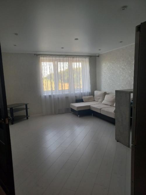 Огромная однушка с евроремонтом по улице Турова - 20, на 2-ом этаже 10- ти этажного кирпичного дома 2017 года постройки. 02