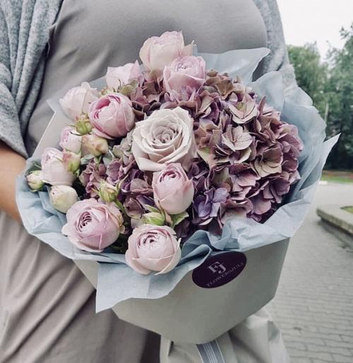 В Италии запрещено дарить девушке букет, который весит меньше 5 кг. 03