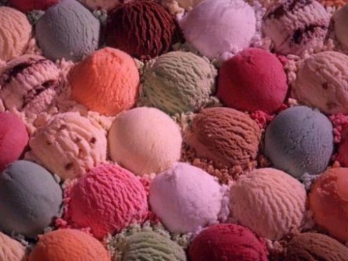 В парке Сокольники 19 и 20 августа проведут фестиваль мороженого и сладостей лакомка. 02