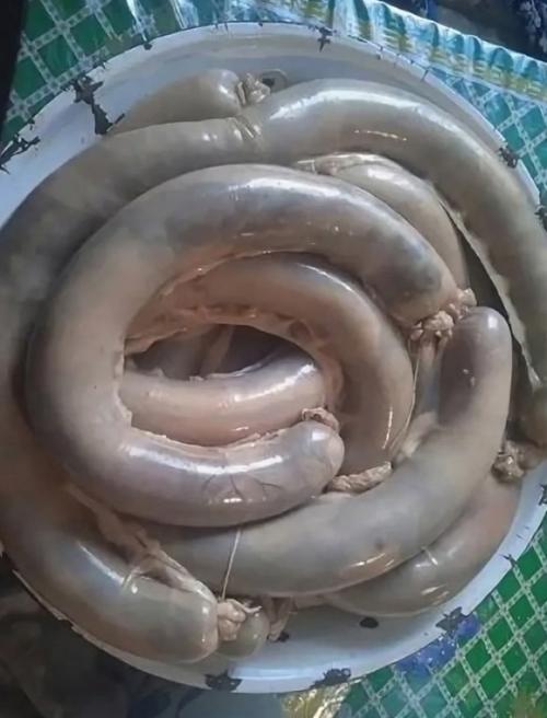 Произошел странный инцидент, связанный с казахским деликатесом. 01