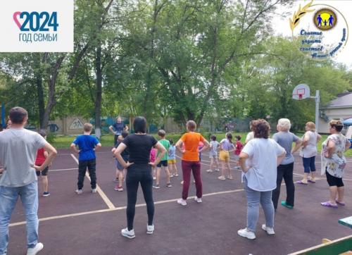 В приюте Ялкын организована спортивная гимнастика зеленый фитнес для детей, родителей и сотрудников. 01