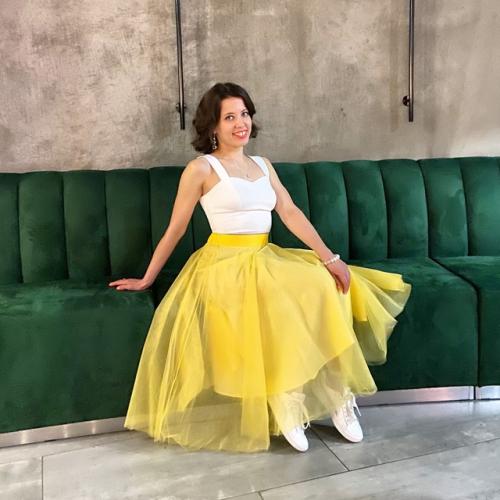 Давайте знакомиться, меня зовут Адиля хусяинова (хус), мне 38 лет - я основатель и руководитель студии танца и фитнеса танцы. 03