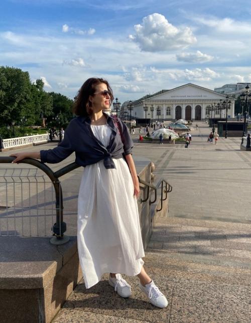 Давайте знакомиться, меня зовут Адиля хусяинова (хус), мне 38 лет - я основатель и руководитель студии танца и фитнеса танцы. 06