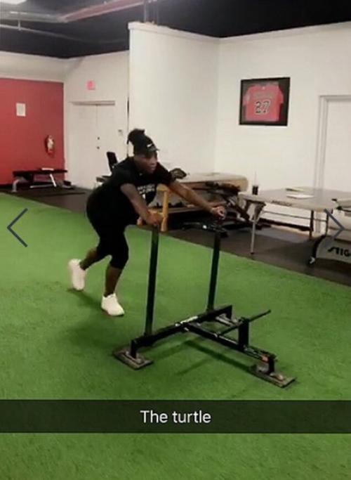 Серена Уильямс намерена интенсивно заниматься спортом до последних дней беременности. 01