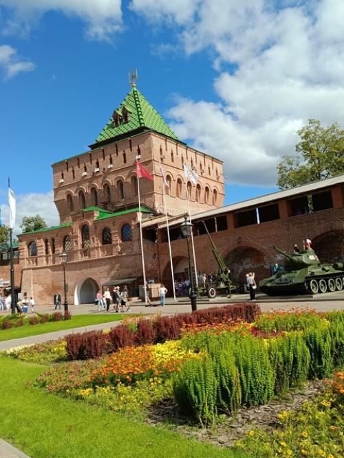 Нижний Новгород - город, которому более 800 лет, основан в 1221 году, поэтому имеет большую историю. 02