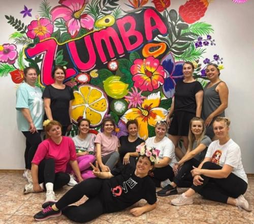 Наверное каждый из вас задаётся вопросом: что же там делают на своих тренировках девчонки - зумбистки? 01 Наверное каждый из вас задаётся вопросом: что же там делают на своих тренировках девчонки - зумбистки? 01