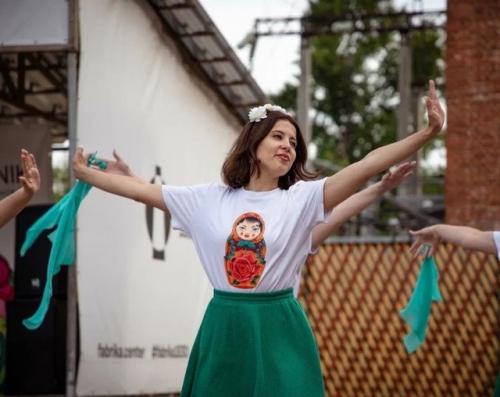 Давайте знакомиться, меня зовут Адиля хусяинова (хус), мне 38 лет - я основатель и руководитель студии танца и фитнеса танцы. 05