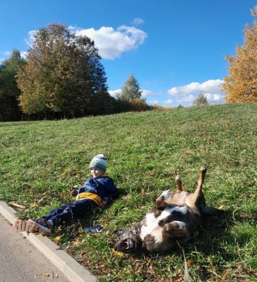 Просто любить каждый новый день вне зависимости от того, какой он - пасмурный, солнечный, загруженный или выходной. 01