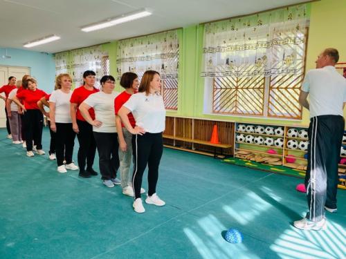 В рамках празднования дня дошкольного работника, в детском саду прошёл спортивный праздник для педагогов А Ну-ка Девушки. 05