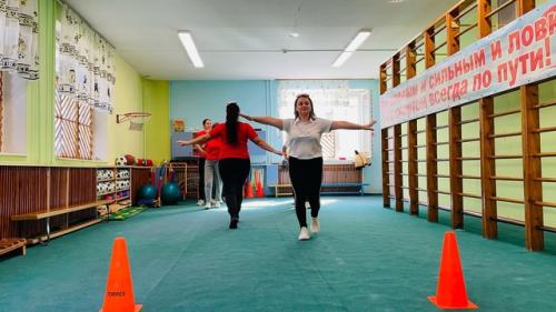 В рамках празднования дня дошкольного работника, в детском саду прошёл спортивный праздник для педагогов А Ну-ка Девушки. 03