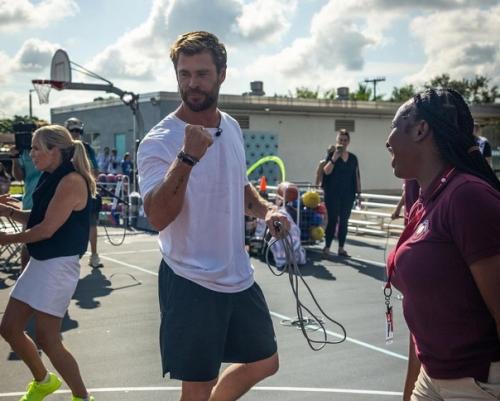 Соц.  Сети Instagram@Chrishemsworth Chrishemsworth. 03 Соц.  Сети Instagram@Chrishemsworth Chrishemsworth. 03