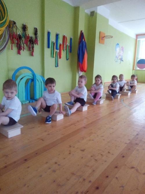 Программа Детский Фитнес основана на сочетании ритмичной, эмоциональной музыки и танцевальных упражнений, что делает занятия привлекательными. 03