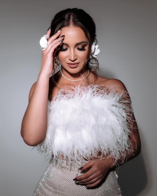 Оля Бузова - это пример того, как можно добиться всего, чего захочешь. 01