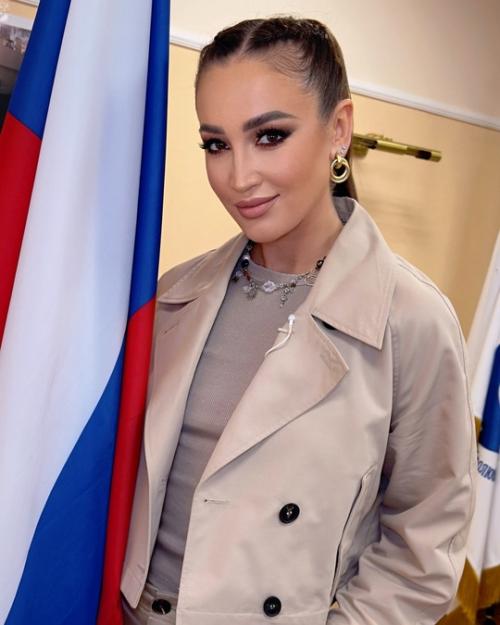 Оля Бузова - это пример того, как можно добиться всего, чего захочешь. 03