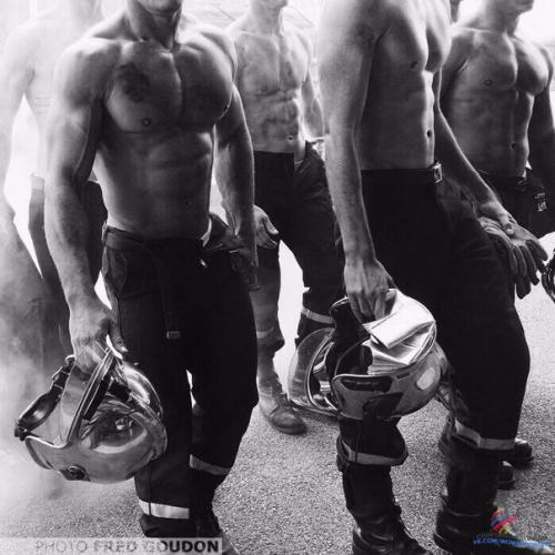 Французские пожарные выпустили новый календарь. 05