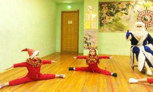 Новогодняя тренировка прошла у самых маленьких спортсменов отделения фитнес - кидс! 04