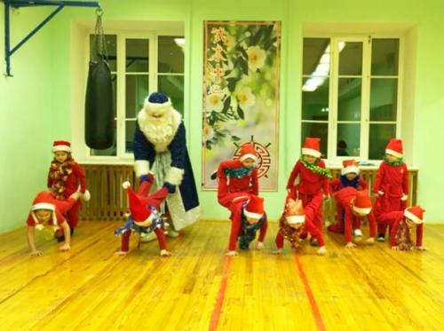 Новогодняя тренировка прошла у самых маленьких спортсменов отделения фитнес - кидс! 02