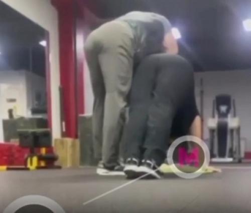 Посетительницы фитнес - центра возмущены странными тренировками и требуют разобраться, является ли тренер извращенцем или нет. 01