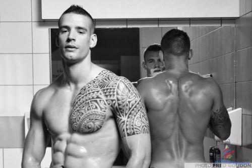 Французские пожарные выпустили новый календарь. 04