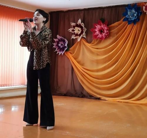 Мы поздравляем Диляру Рашидовну насипову - режиссёра спектакля Отморозко и, всех, кто играл в ролях, с отличным выступлением! 05