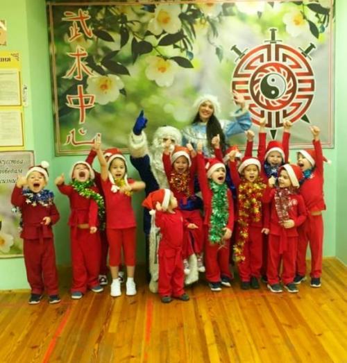 Новогодняя тренировка прошла у самых маленьких спортсменов отделения фитнес - кидс! 03