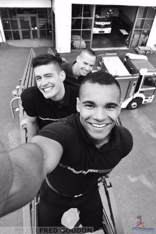 Французские пожарные выпустили новый календарь. 02