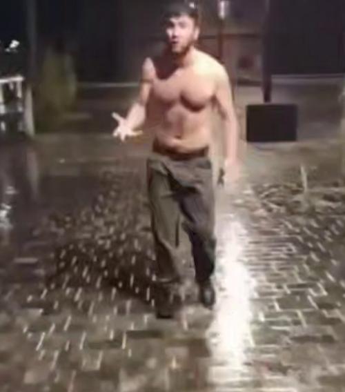 Эпизод 750.  У храма.
