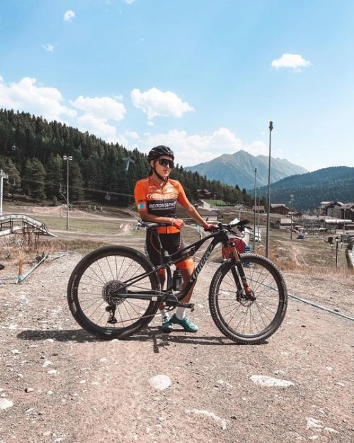 Гузель ахмадуллина родом из Башкирии и занимается дисциплиной кросс - кантри с 12 лет. 04