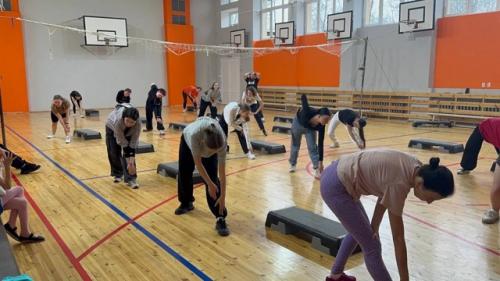 28 октября на образовательной площадке Примакова состоялось яркое спортивное событие: производственная тренировка для преподавателей и студентов. 01