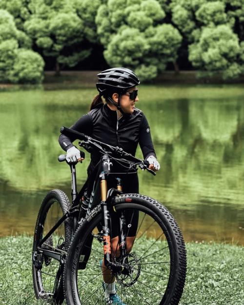 Гузель ахмадуллина родом из Башкирии и занимается дисциплиной кросс - кантри с 12 лет. 02