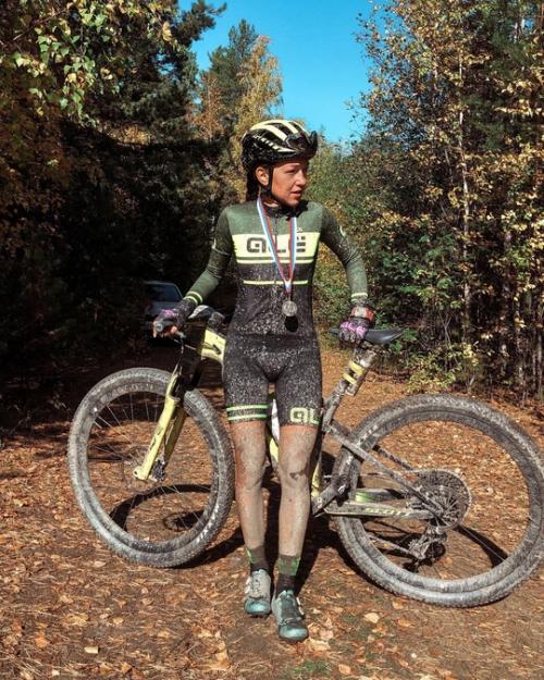 Гузель ахмадуллина родом из Башкирии и занимается дисциплиной кросс - кантри с 12 лет. 05