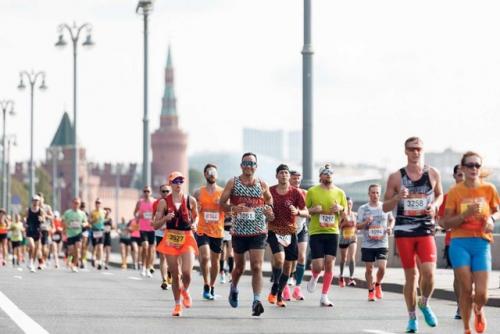 Москва - город, который активно поддерживает здоровый образ жизни и привлекает множество людей к спортивным мероприятиям. 02