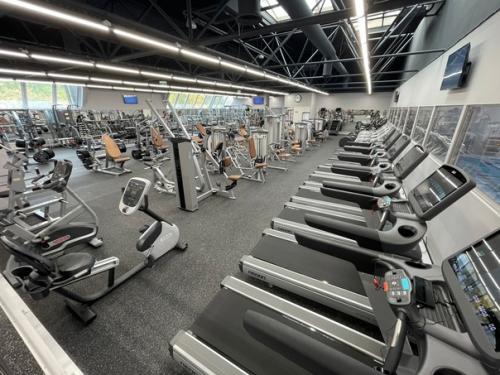 Ура!  Фитнес хаус на пражской готов снова принимать посетителей после масштабного ремонта. 03