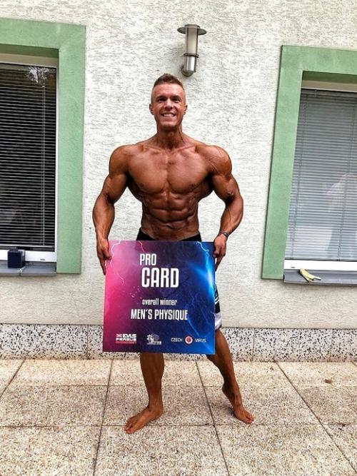 Кто я? Привет, меня зовут Артём никульшин, мне 34, близнецы по гороскопу. 02 Кто я? Привет, меня зовут Артём никульшин, мне 34, близнецы по гороскопу. 02