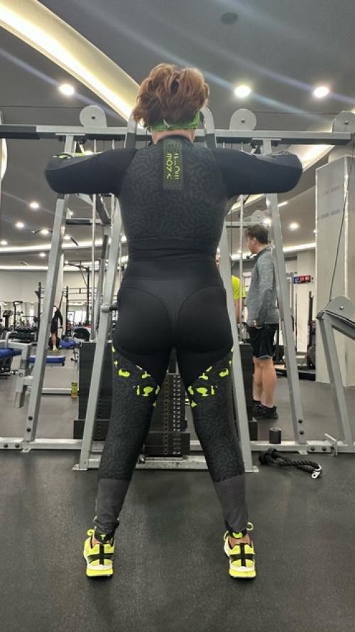 Удивительно, но фото из спортзала набирают больше просмотров … и комментариев …. 01