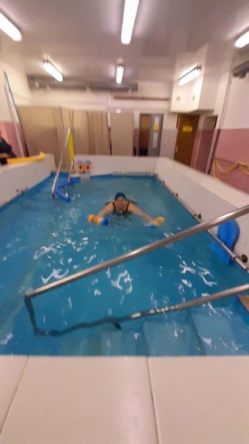 Плавание - одно из естественных физиологических состояний человека, ведь в утробе матери плод находится в водной среде. 02