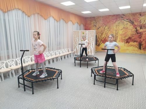 Кружок Джампинг-Фитнес - Тренировках на Батуте под зажигательную музыку. 04