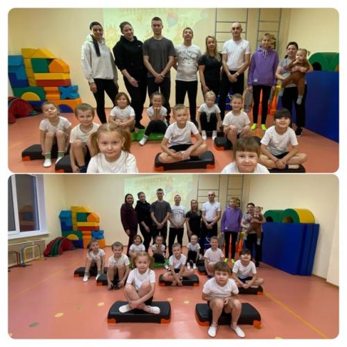 В рамках единого родительского дня прошёл мастер - класс для родителей и детей по детскому фитнесу Путешествие в Город Фитнесград. 03