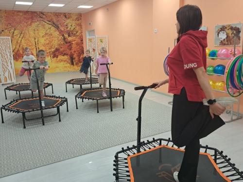 Кружок Джампинг-Фитнес - Тренировках на Батуте под зажигательную музыку. 01