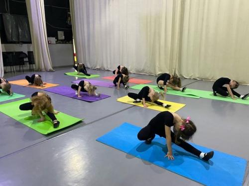 10 октября в КДЦ Юбилейном прошел мастер класс на тему фитнес - аэробика от творческой студии союз. 04 10 октября в КДЦ Юбилейном прошел мастер класс на тему фитнес - аэробика от творческой студии союз. 04