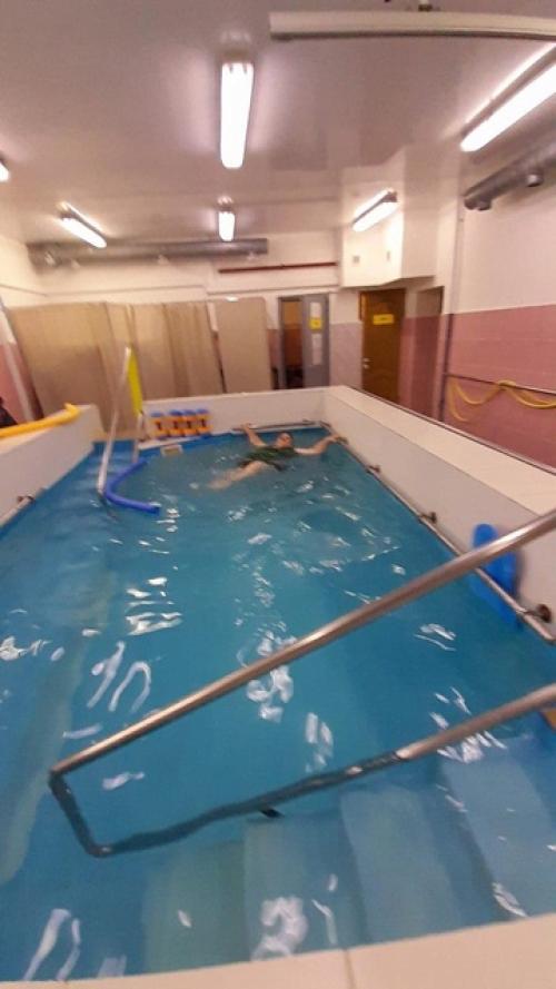 Плавание - одно из естественных физиологических состояний человека, ведь в утробе матери плод находится в водной среде. 03