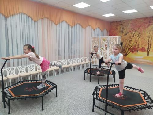 Кружок Джампинг-Фитнес - Тренировках на Батуте под зажигательную музыку. 05